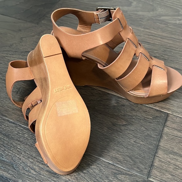 NWOT Nine West Tan Wedges - Picture 3 of 5
